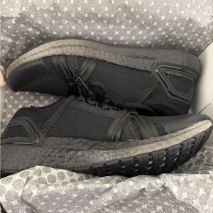 *BRAND NEW* Adidas X Stella McCartney UltraBOOST 20